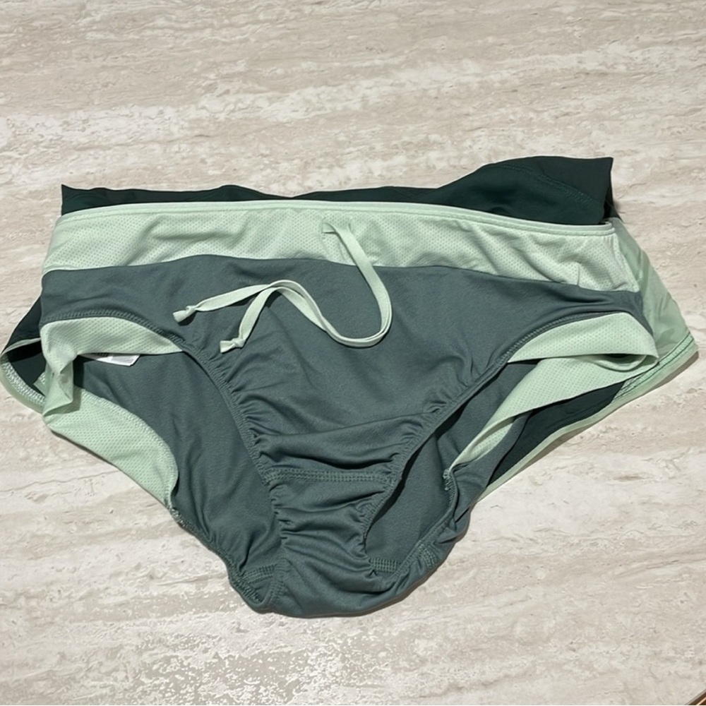 The North Face Women’s Athletic Shorts *S - Picture 6 of 6